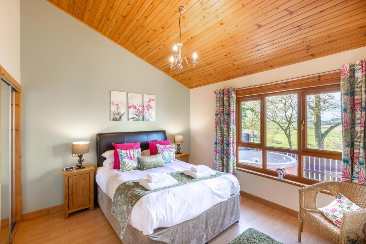 Douglas Fir Lodge With Hot Tub Near Cupar Fife Luthrie Extérieur photo