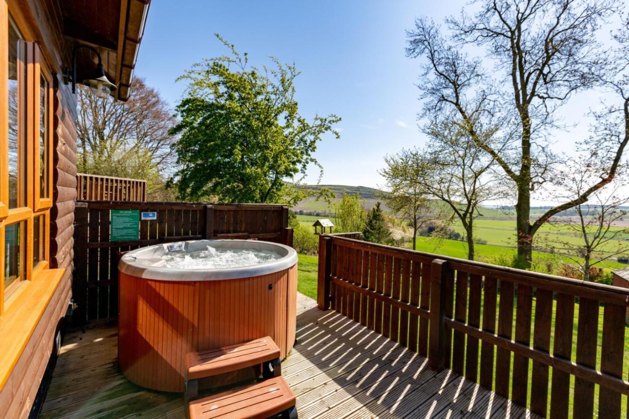 Douglas Fir Lodge With Hot Tub Near Cupar Fife Luthrie Extérieur photo