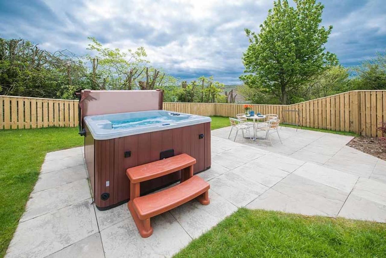Douglas Fir Lodge With Hot Tub Near Cupar Fife Luthrie Extérieur photo
